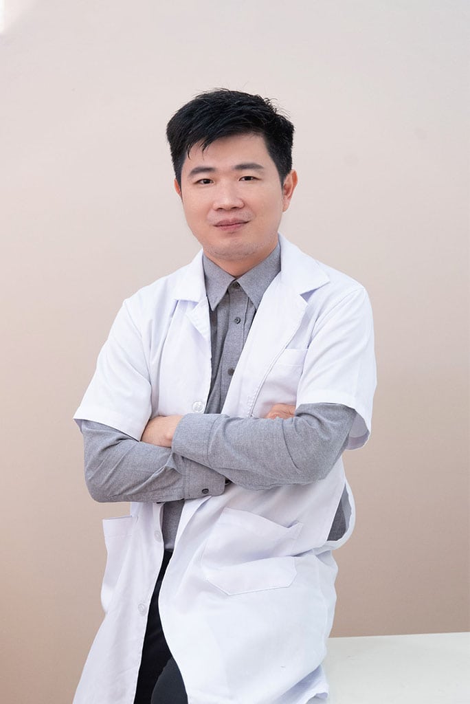 Dr. Low Dyoi-E